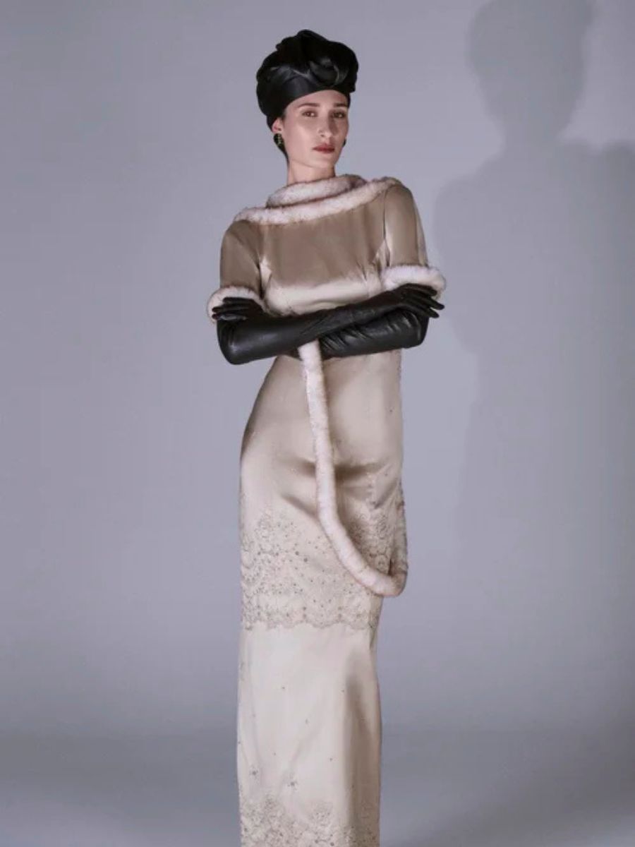 Model wearing black silk abaca turban by Nerida Fraiman for Azzopardi Studio Autumn Winter 2026 collection.