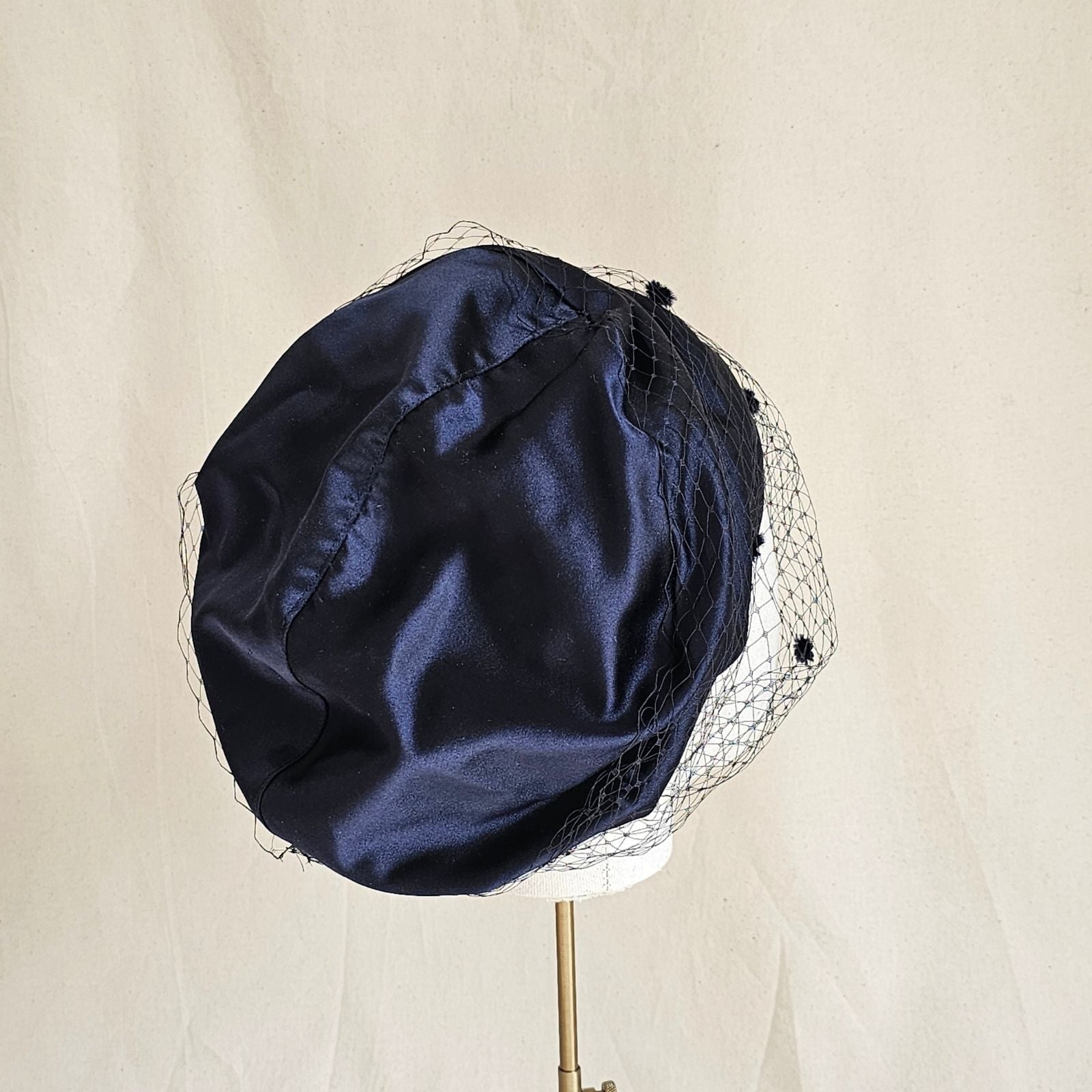Ink silk and satin beret turban with dotted veil, back view.